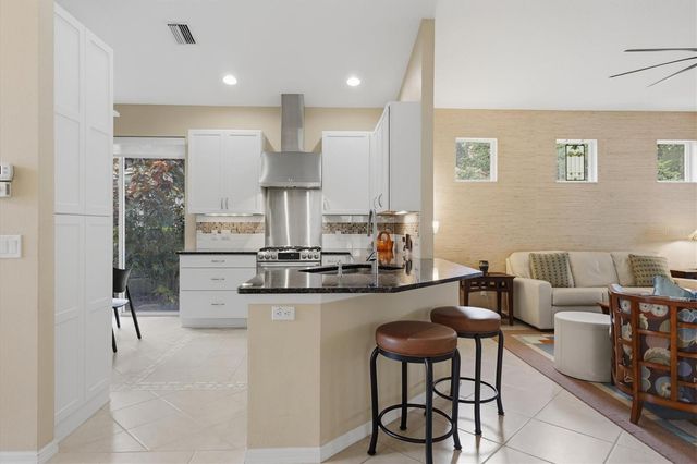 7235 KENSINGTON COURT, University Park, FL 34201
