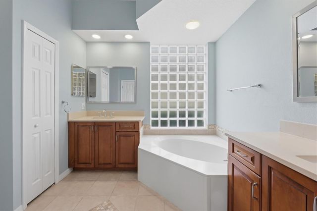7235 KENSINGTON COURT, University Park, FL 34201