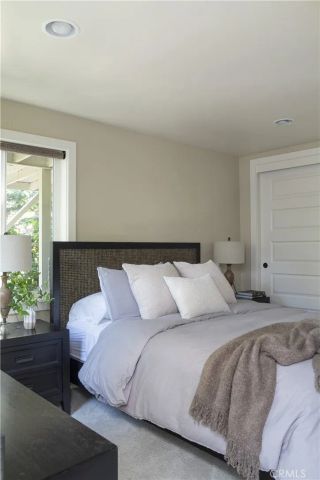 27780 Lakes Edge Road, Lake Arrowhead, CA 92352