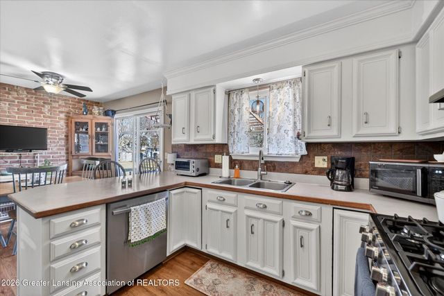 1011 Old Erin Way, Lansing, MI 48917