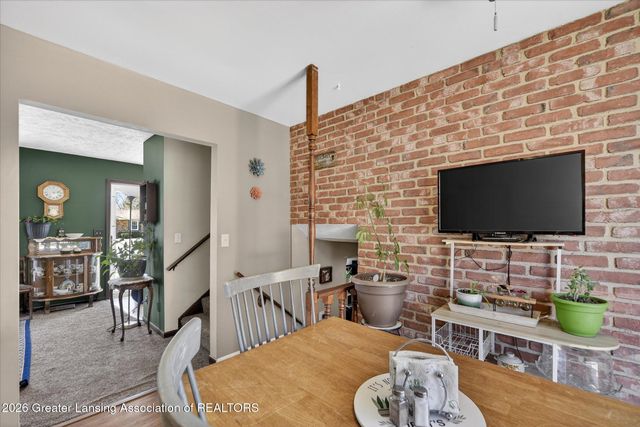 1011 Old Erin Way, Lansing, MI 48917