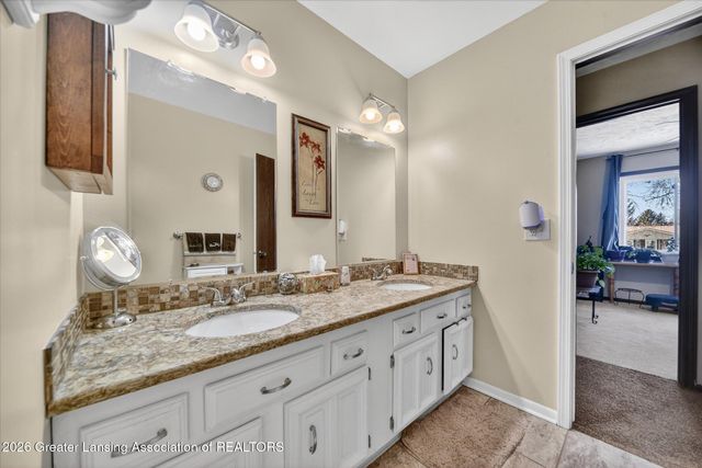 1011 Old Erin Way, Lansing, MI 48917