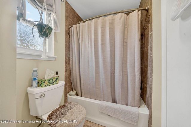 1011 Old Erin Way, Lansing, MI 48917