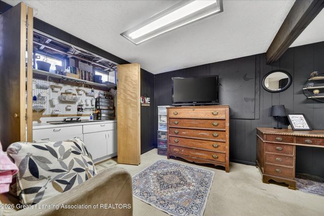 1011 Old Erin Way, Lansing, MI 48917