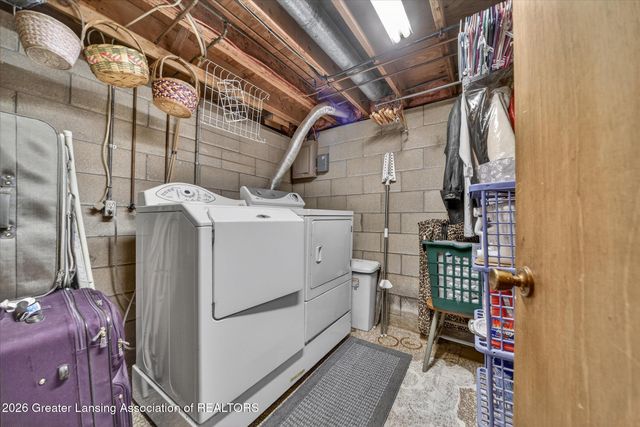 1011 Old Erin Way, Lansing, MI 48917