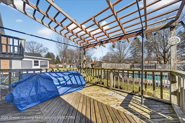 1011 Old Erin Way, Lansing, MI 48917