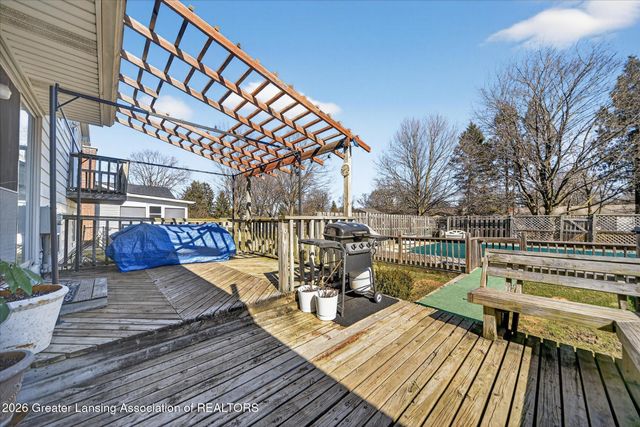 1011 Old Erin Way, Lansing, MI 48917