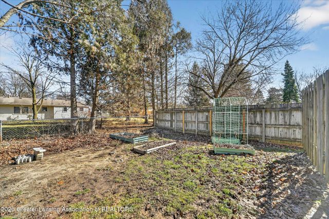 1011 Old Erin Way, Lansing, MI 48917