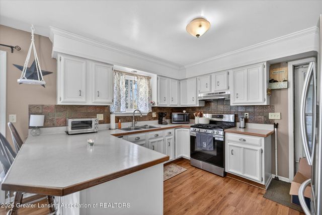 1011 Old Erin Way, Lansing, MI 48917