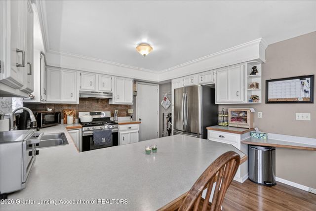 1011 Old Erin Way, Lansing, MI 48917