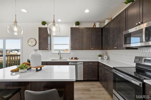 2 Royal II at River Bluffs Manors, Florissant, MO 63031
