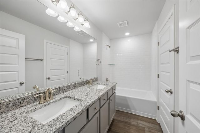 10 Greenbriar Loop, Angleton, TX 77515