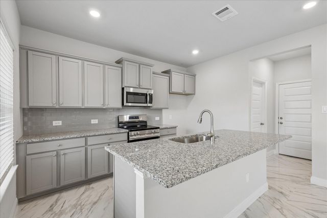 10 Greenbriar Loop, Angleton, TX 77515