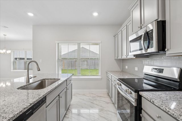 10 Greenbriar Loop, Angleton, TX 77515