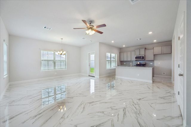 10 Greenbriar Loop, Angleton, TX 77515