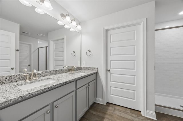 10 Greenbriar Loop, Angleton, TX 77515