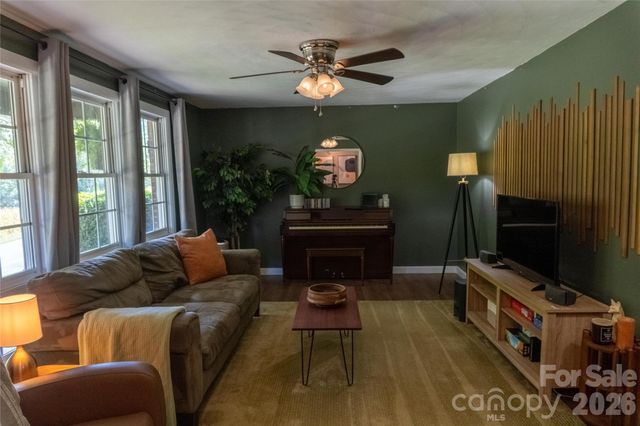 2408 Setzers Creek Road, Lenoir, NC 28645