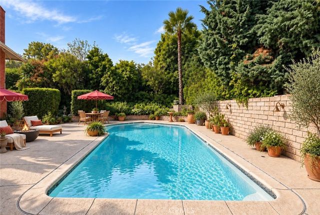 23633 Del Cerro Circle, West Hills, CA 91304
