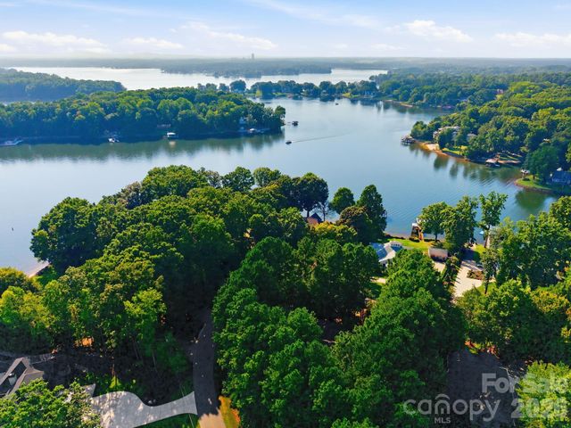 316 Riverwood Road, Mooresville, NC 28117
