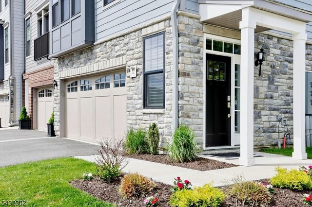32 Melody Ln, Upper Saddle River Boro, NJ 07458