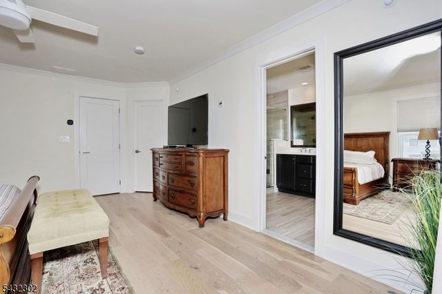 32 Melody Ln, Upper Saddle River Boro, NJ 07458