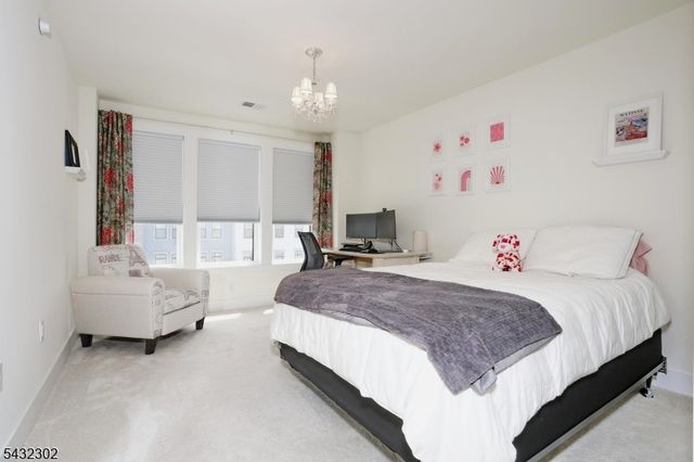 32 Melody Ln, Upper Saddle River Boro, NJ 07458