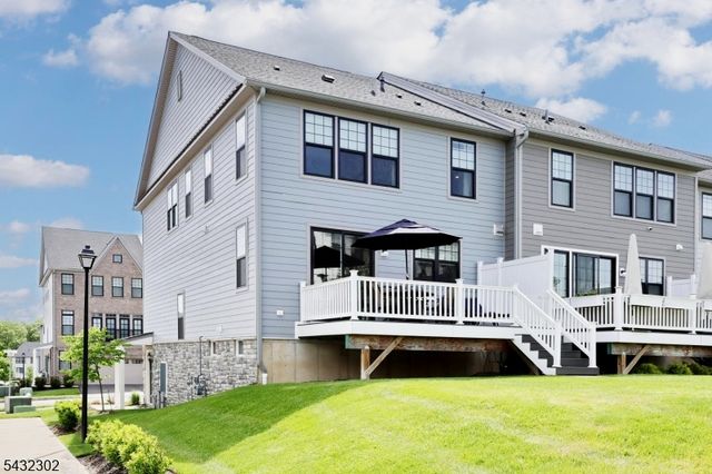 32 Melody Ln, Upper Saddle River Boro, NJ 07458