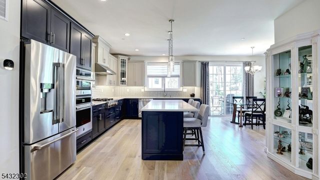 32 Melody Ln, Upper Saddle River Boro, NJ 07458
