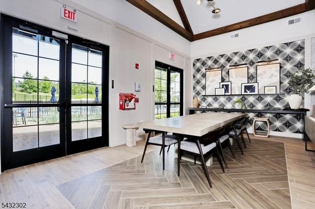 32 Melody Ln, Upper Saddle River Boro, NJ 07458