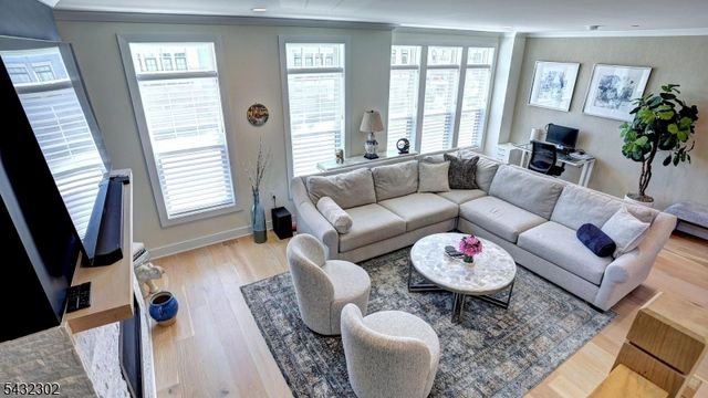 32 Melody Ln, Upper Saddle River Boro, NJ 07458