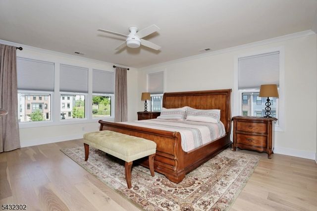 32 Melody Ln, Upper Saddle River Boro, NJ 07458