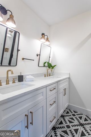 1699 Olympian Way, Atlanta, GA 30310