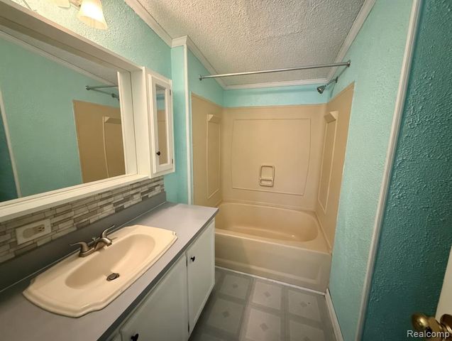 6988 Mckean, Ypsilanti, MI 48197