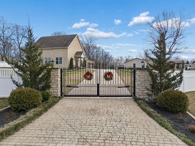 1045 Claremont Dr, Columbia, TN 38401