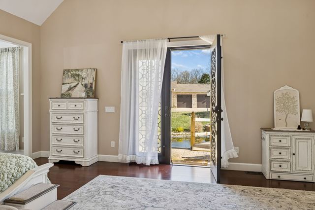 1045 Claremont Dr, Columbia, TN 38401