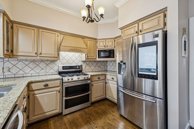 1045 Claremont Dr, Columbia, TN 38401