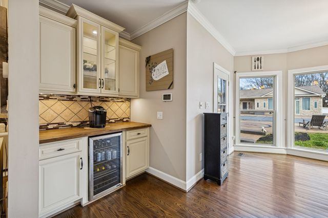 1045 Claremont Dr, Columbia, TN 38401