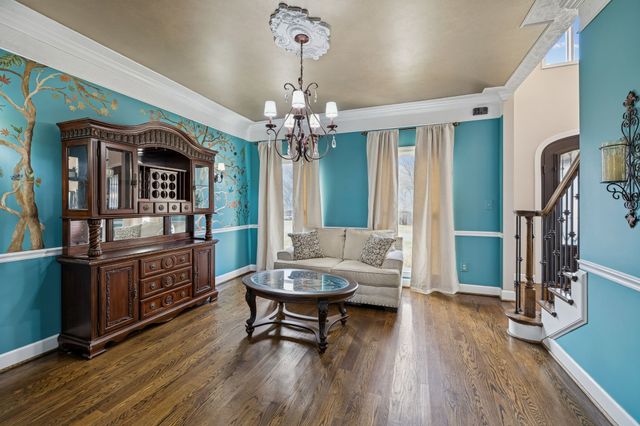 1045 Claremont Dr, Columbia, TN 38401