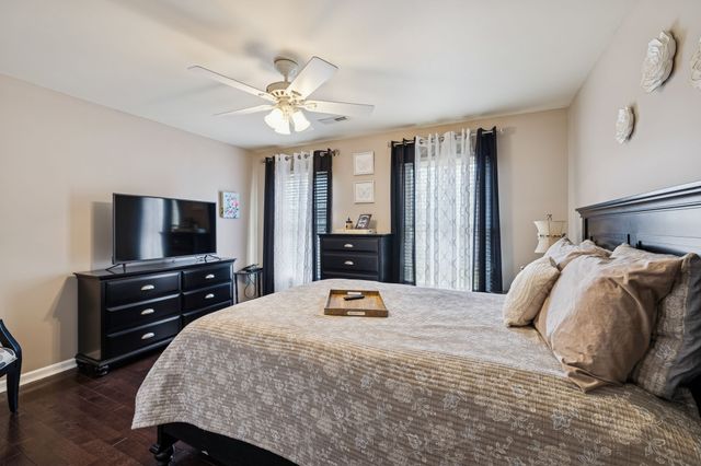 1045 Claremont Dr, Columbia, TN 38401