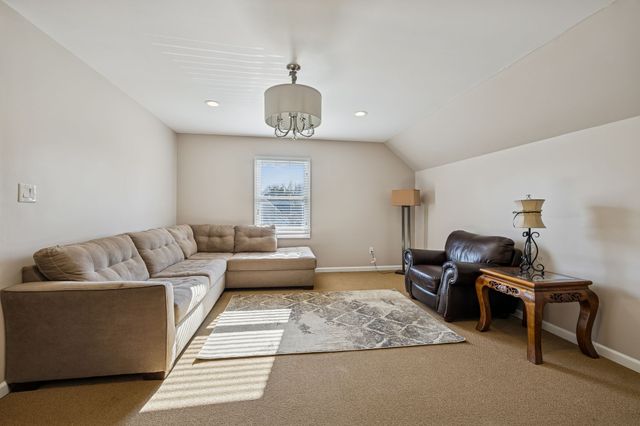 1045 Claremont Dr, Columbia, TN 38401