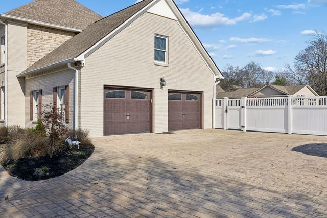 1045 Claremont Dr, Columbia, TN 38401