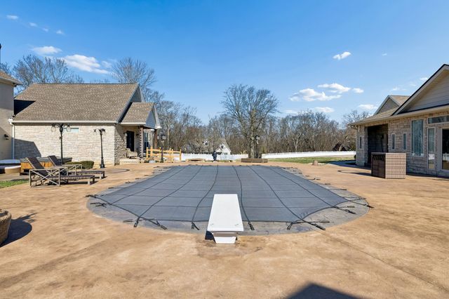 1045 Claremont Dr, Columbia, TN 38401