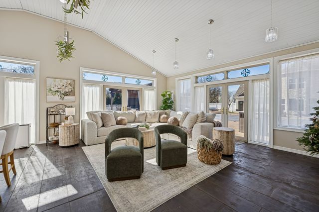 1045 Claremont Dr, Columbia, TN 38401