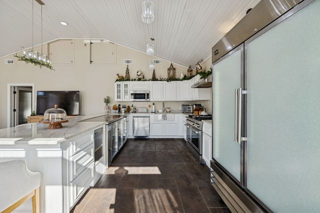 1045 Claremont Dr, Columbia, TN 38401