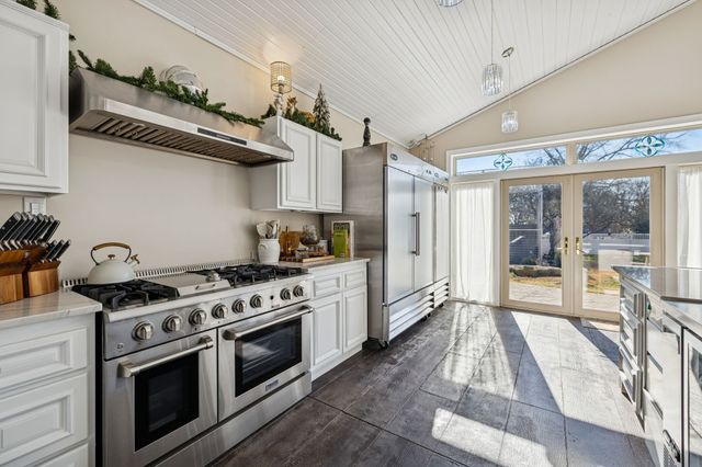 1045 Claremont Dr, Columbia, TN 38401