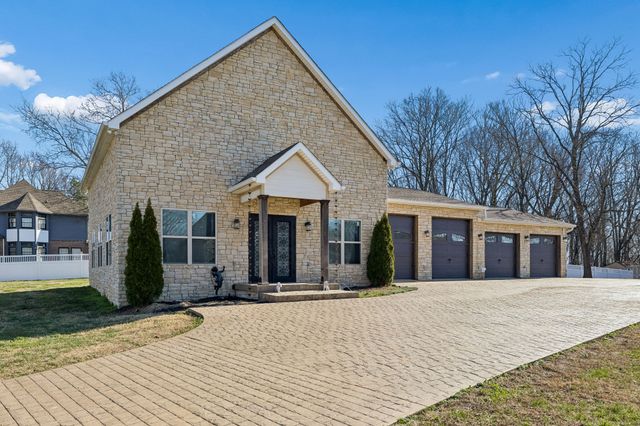 1045 Claremont Dr, Columbia, TN 38401