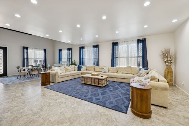 1045 Claremont Dr, Columbia, TN 38401