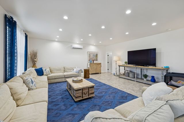 1045 Claremont Dr, Columbia, TN 38401