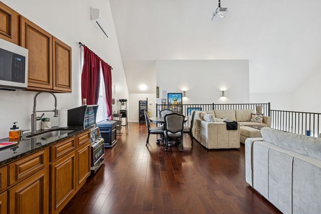 1045 Claremont Dr, Columbia, TN 38401