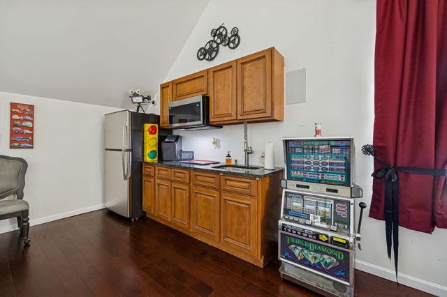 1045 Claremont Dr, Columbia, TN 38401